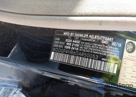 2013 Mercedes-Benz C 250 Luxury/Sport z USA, uszkodzony, nr VIN WDDGF4HB6DA850053